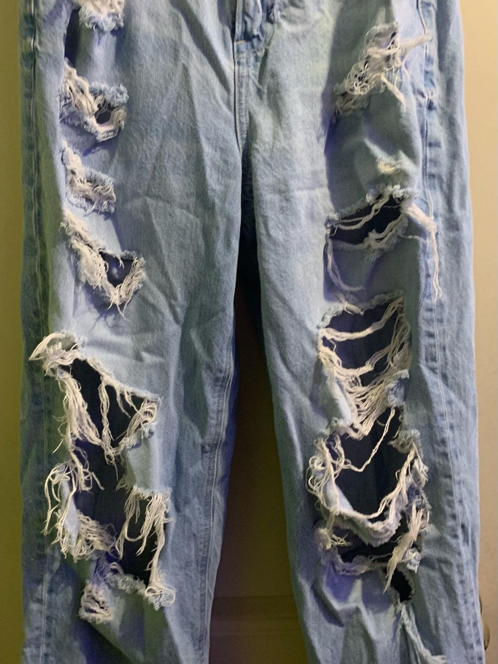 American Eagle Outfitters Light Blue Distressed Ripped Jeans